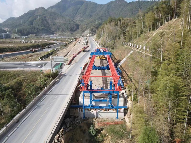 GYLQ200T-40M自平衡過(guò)跨架橋機(jī)